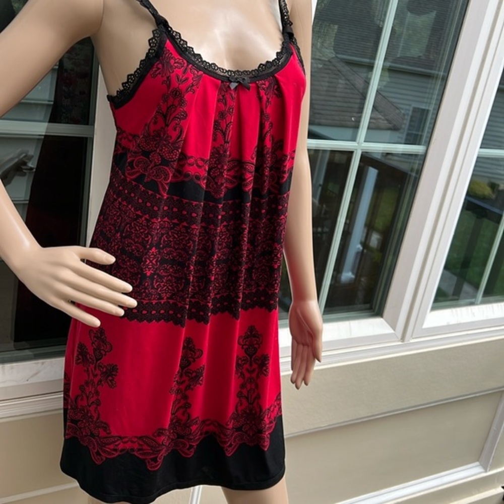 Studio Donatello red/black floral chemise SZ S